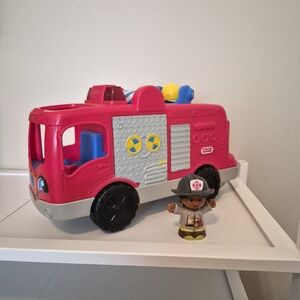 Little People 2016 Fire Truck And Firefighter (2019)